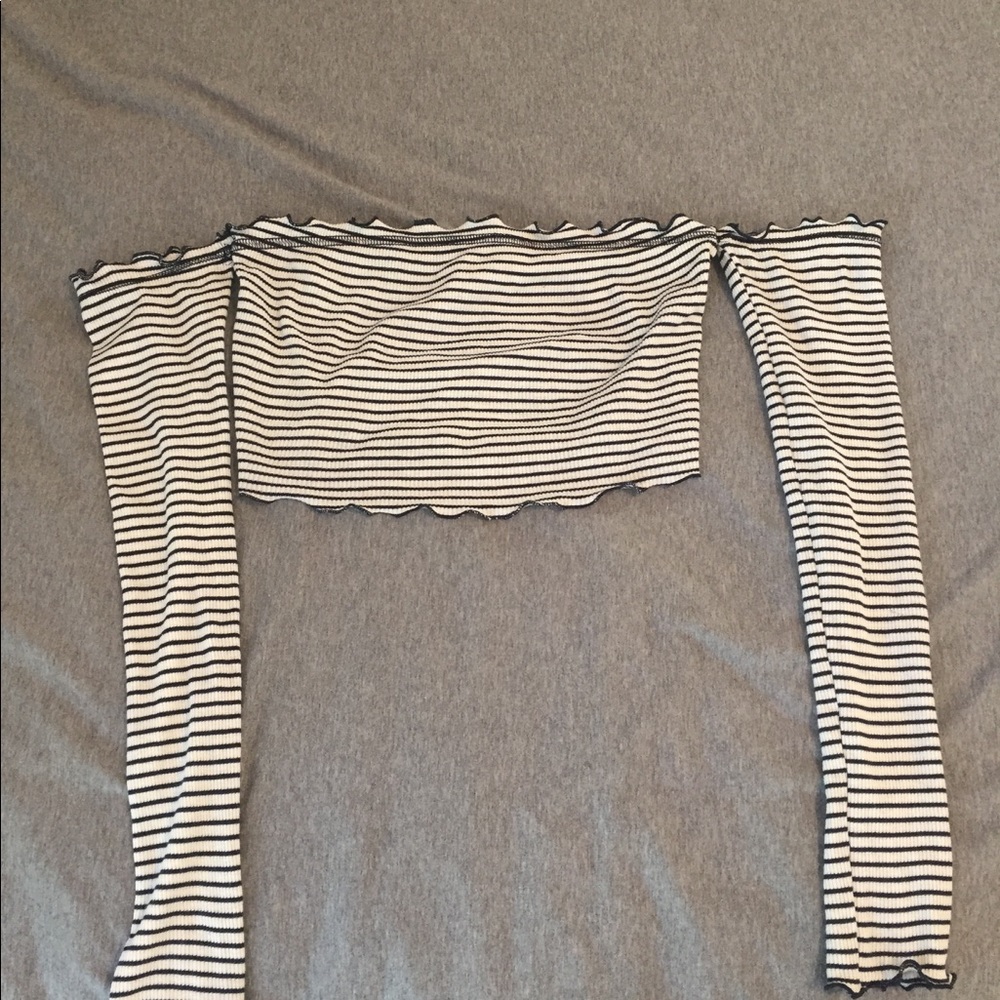 Long sleeve off the shoulder crop